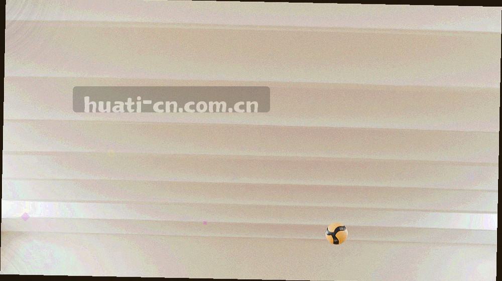 顶部胶囊检索框下方展开若干结果卡片轮廓，其中一张以荧光绿边框标出命中项的抽象示意